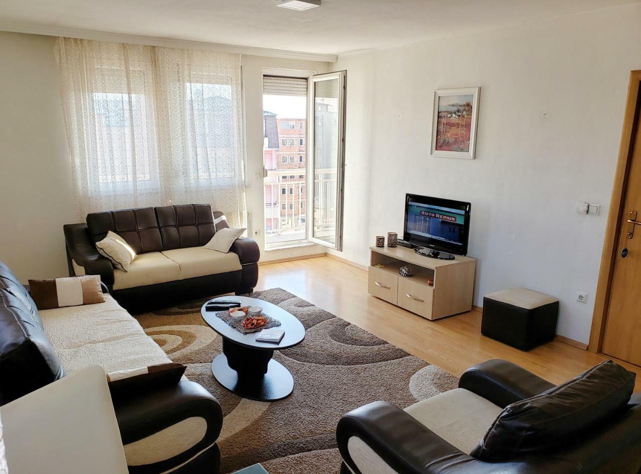 Welcoming In Prishtina Appartement Pristina Buitenkant foto