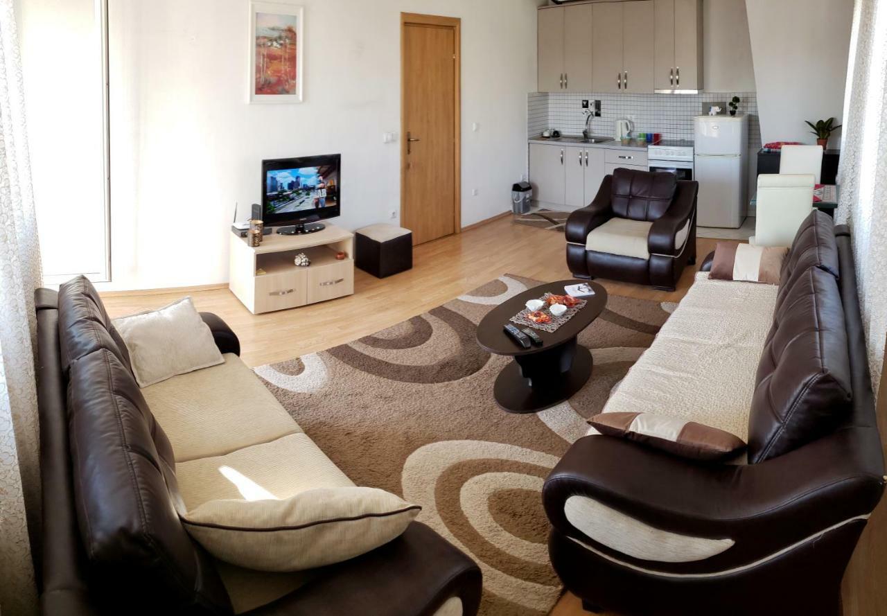 Welcoming In Prishtina Appartement Pristina Buitenkant foto
